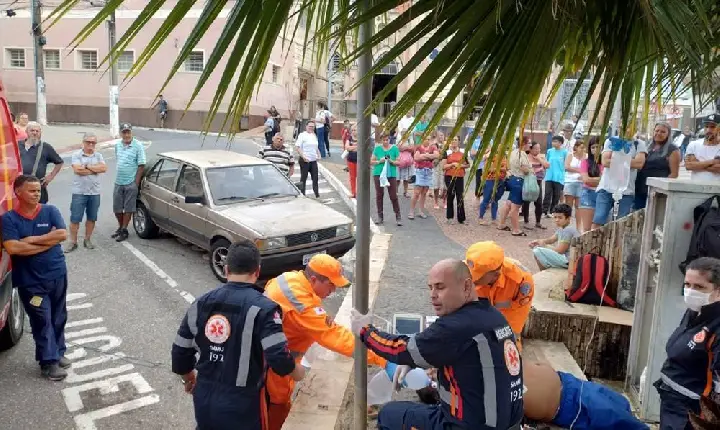 Homem em situação de rua morre na Avenida Duque de Caxias em Pouso Alegre.