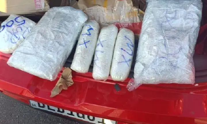 Mulher é presa com cocaína e maconha na BR-459 em Santa Rita do Sapucaí
