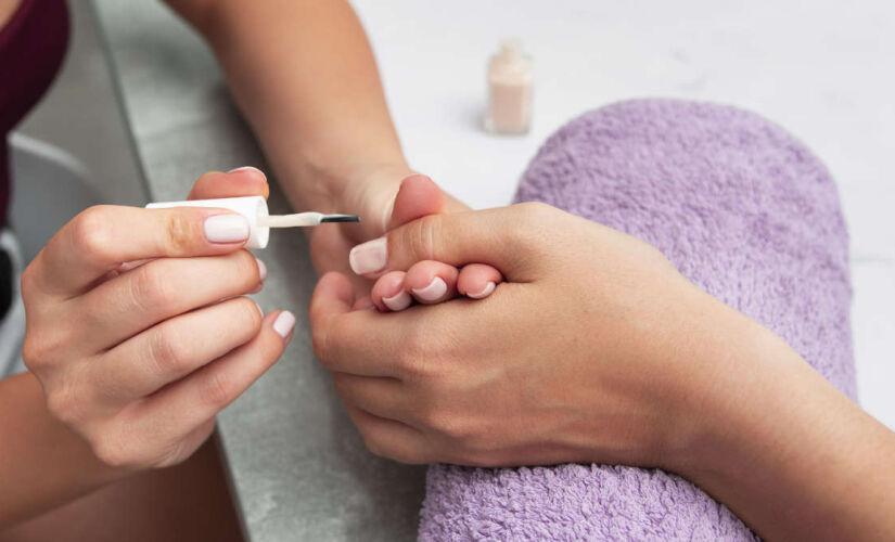 Fim das unhas em gel, a proibição entrou em vigor em 1º de setembro