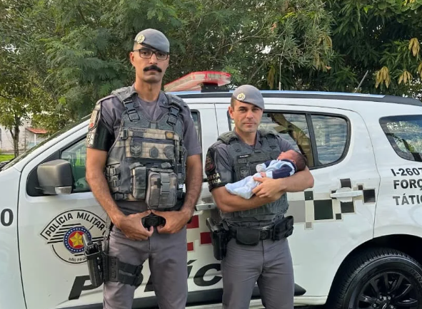 Recém-nascido engasgado é salvo por policiais militares em Itapira
