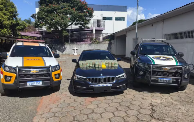 Trio paraguaio é preso com 80 kg de cocaína em carro de luxo na MG-050, no Sul de MG