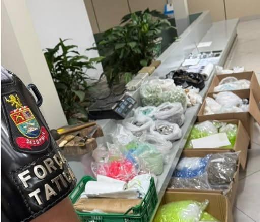 Polícia Militar desmonta base do tráfico em Serra Negra e prende cinco suspeitos