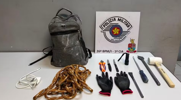 Suspeito abre buraco em parede para furtar joalheria em Mogi Guaçu e acaba preso