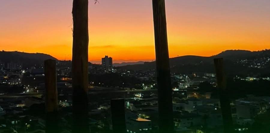 Deck no bairro Colinas recebe arborização e paisagismo urbano 