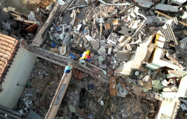 Explosão causada por vazamento de gás transforma local em cenário de guerra em MG; quatro casas são interditadas