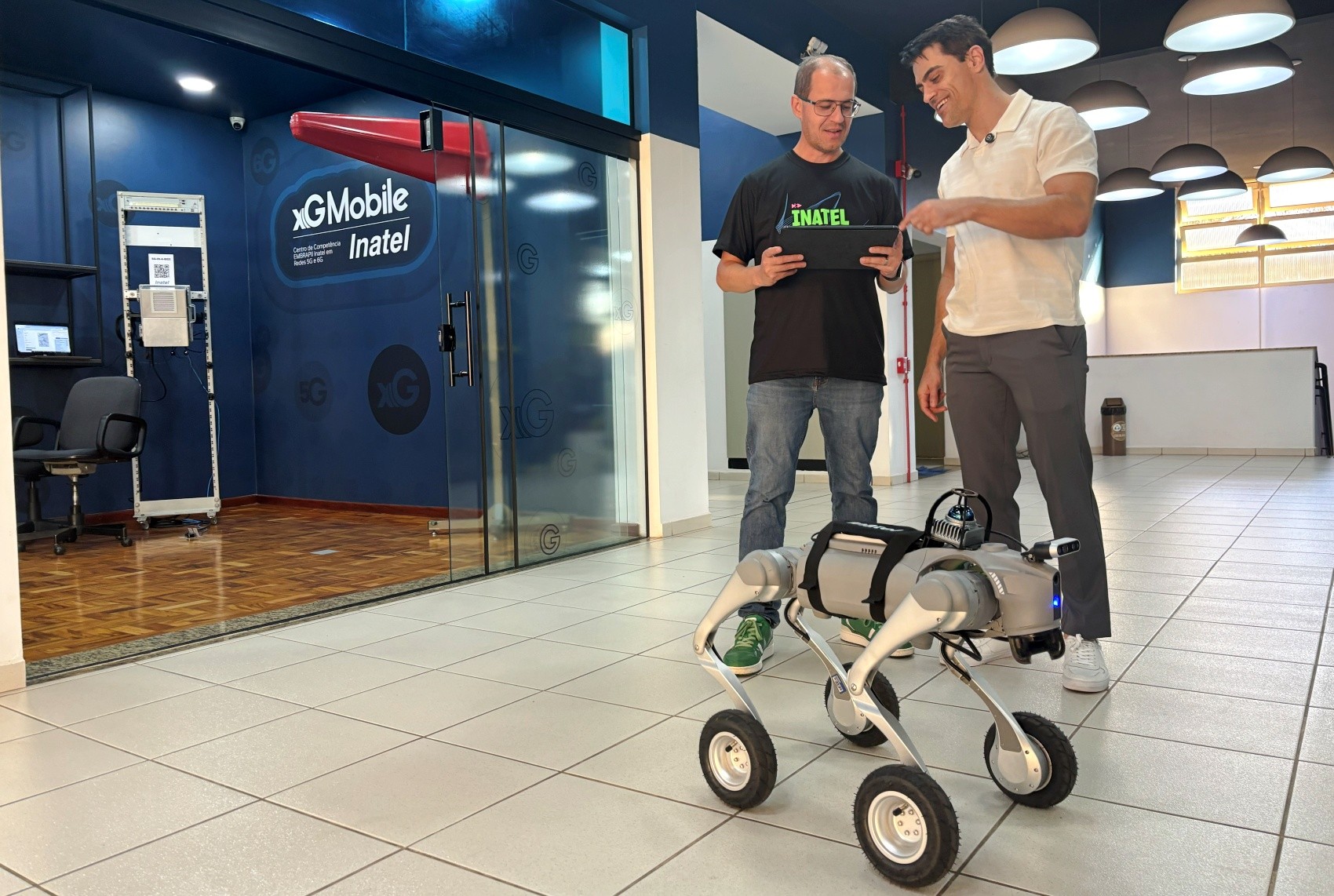 Inatel testa robô 5G em formato de cão para inspeções e buscas