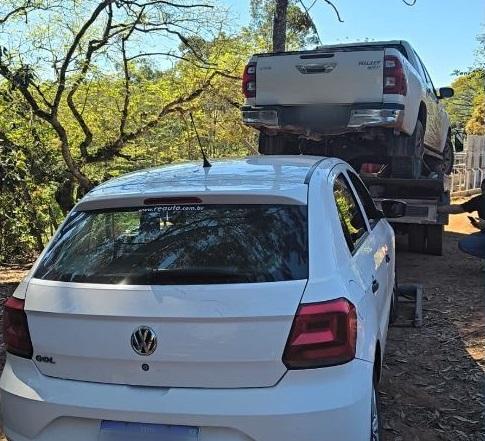 Cerco policial na MG-290 termina com três presos e Hilux recuperada