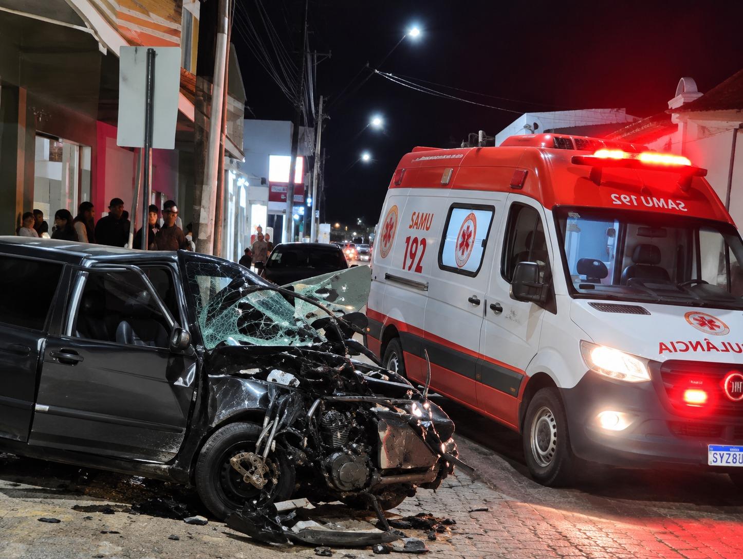 Grave acidente de trânsito envolvendo Fiat Uno e caminhão deixa três feridos em Ouro Fino
