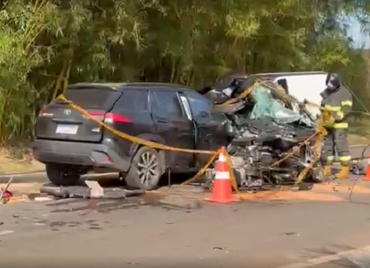 Padre de Poços de Caldas morre e vigário fica gravemente ferido em acidente na SP-338 em Mococa