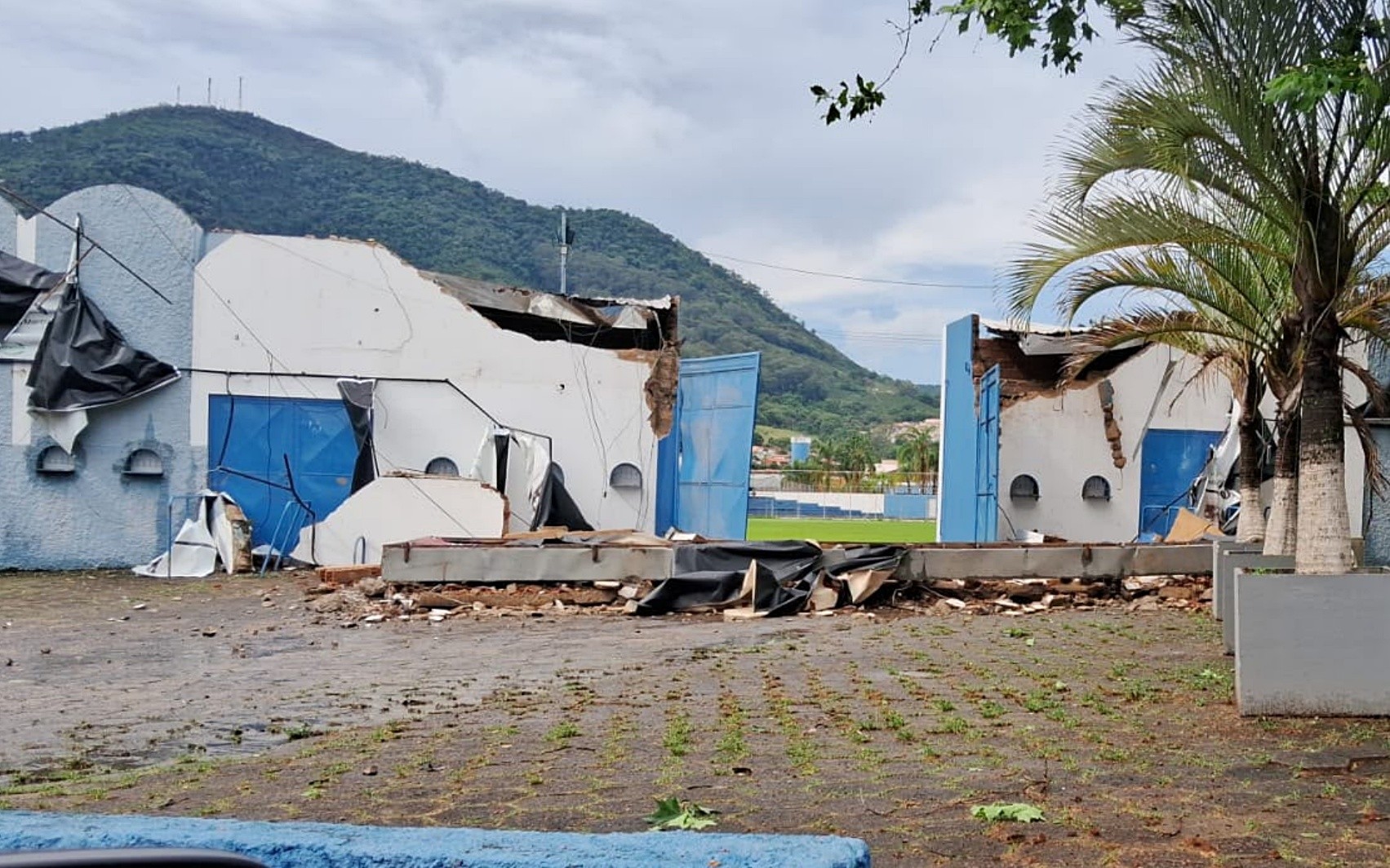 Temporal no Sul de Minas deixa imóveis sem luz e Cemig promete normalização