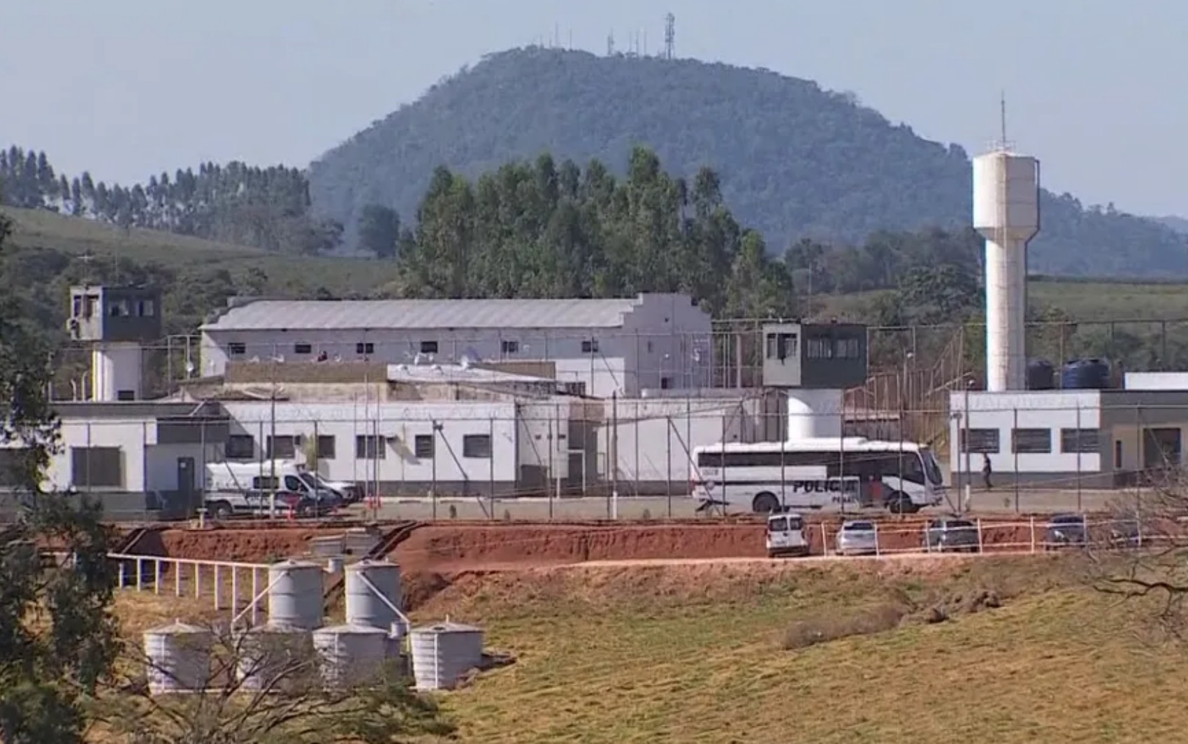 Morre detento ferido em incêndio de fábrica de bolas em presídio de Minas Gerais