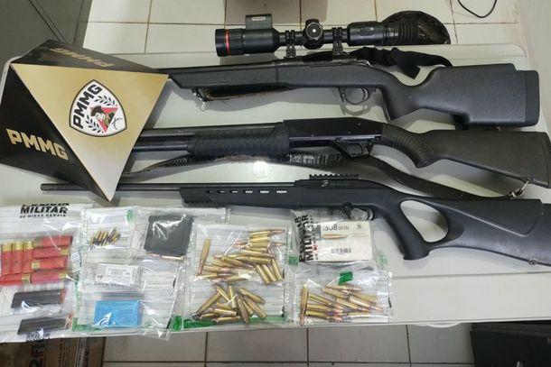 PM prende quatro por caça ilegal e apreende armas e munições em área rural da região
