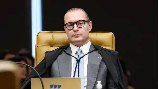 Prorrogação da votação gera confusão em seções eleitorais pelo país