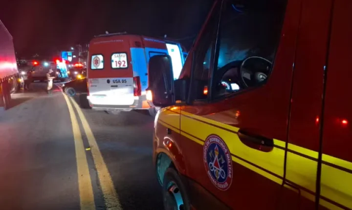 Batida frontal na BR-459 deixa feridos e mobiliza resgate em Pouso Alegre, MG