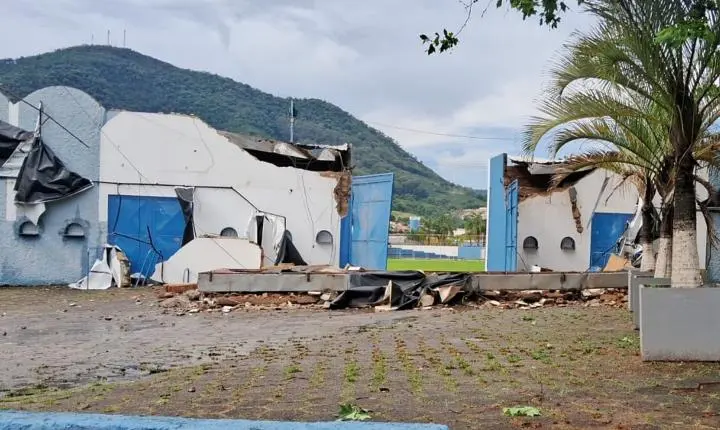 Temporal no Sul de Minas deixa imóveis sem luz e Cemig promete normalização