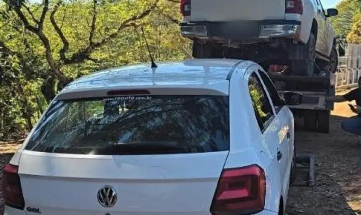 Cerco policial na MG-290 termina com três presos e Hilux recuperada