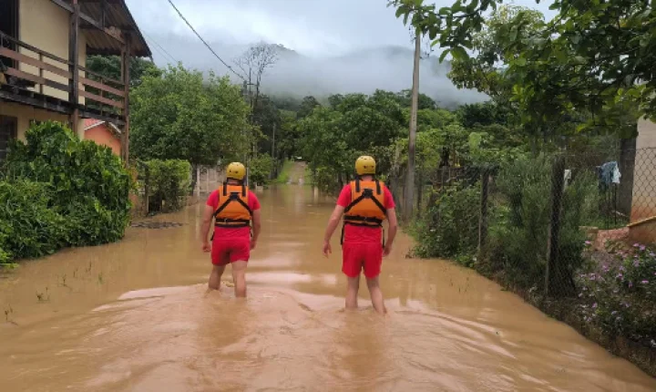 Chuva na região de Campinas causa alagamentos e dificulta acesso a locais de votação