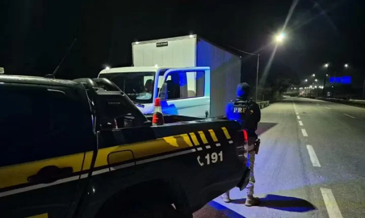 Cinco são presos após roubo de carga de pneus na Fernão Dias, em MG; caminhão clonado e carga são recuperados