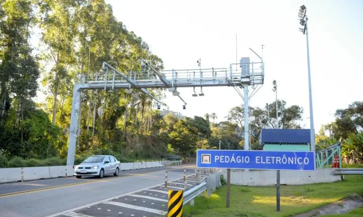 CNH digital avisará motoristas sobre passagens em pedágios free flow