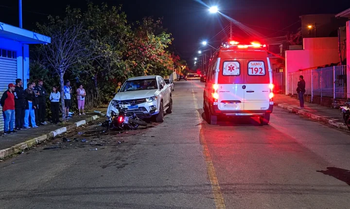 Colisão frontal em Ouro Fino deixa duas pessoas gravemente feridas