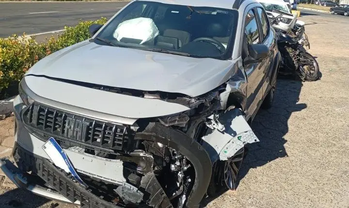 Grave acidente envolvendo dois carros e uma motocicleta deixa jovem morto na Rodovia Engenheiro Geraldo Mantovani, em Monte Sião