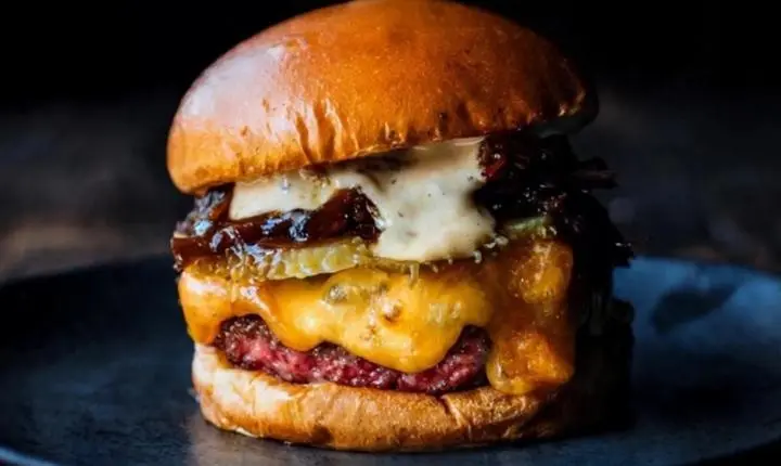 Hamburgueria mineira vence concurso e faz o melhor hambúrguer do Brasil