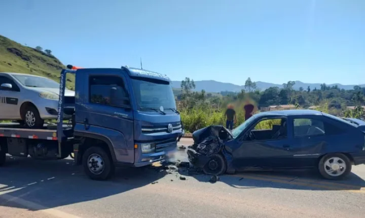 Homem alcoolizado é preso após invadir pista e bater contra caminhão na BR-459, nem Santa Rita do Sapucai