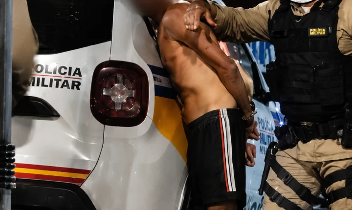 Homem é preso após confusão e danos em agência bancária em Borda da Mata