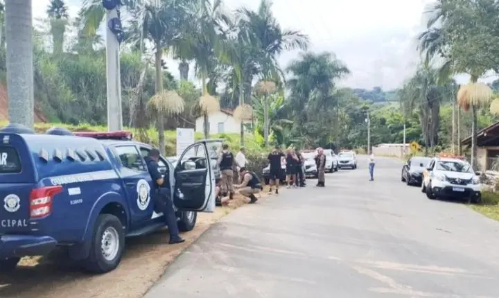 Indivíduo é baleado após assalto em Bueno Brandão e fuga para Socorro
