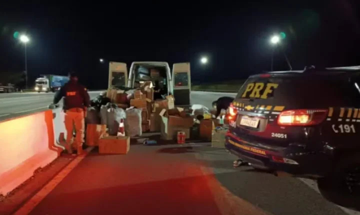 PRF apreende medicamentos proibidos e mercadorias irregulares na Fernão Dias, em MG