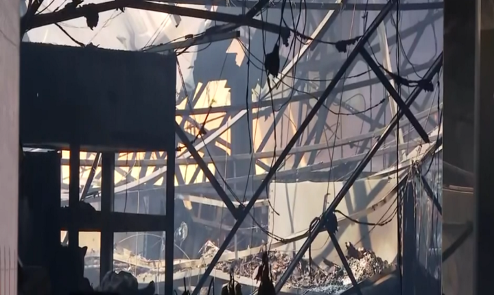 Supermercado é destruído por incêndio em Pouso Alegre e Defesa Civil interdita imóvel