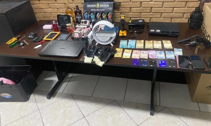 Três suspeitos são presos após roubo a residência em Monte Sião