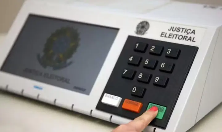 Urna eletrônica é trocada em Pouso Alegre após teclas serem coladas