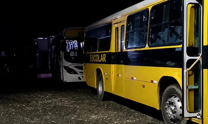 Veículos temporários chegam a Monte Sião para garantir transporte escolar